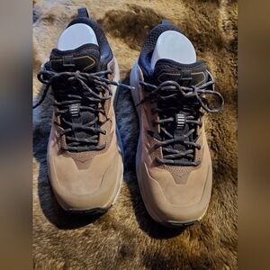 Hoka Kaha Hiking Shoes